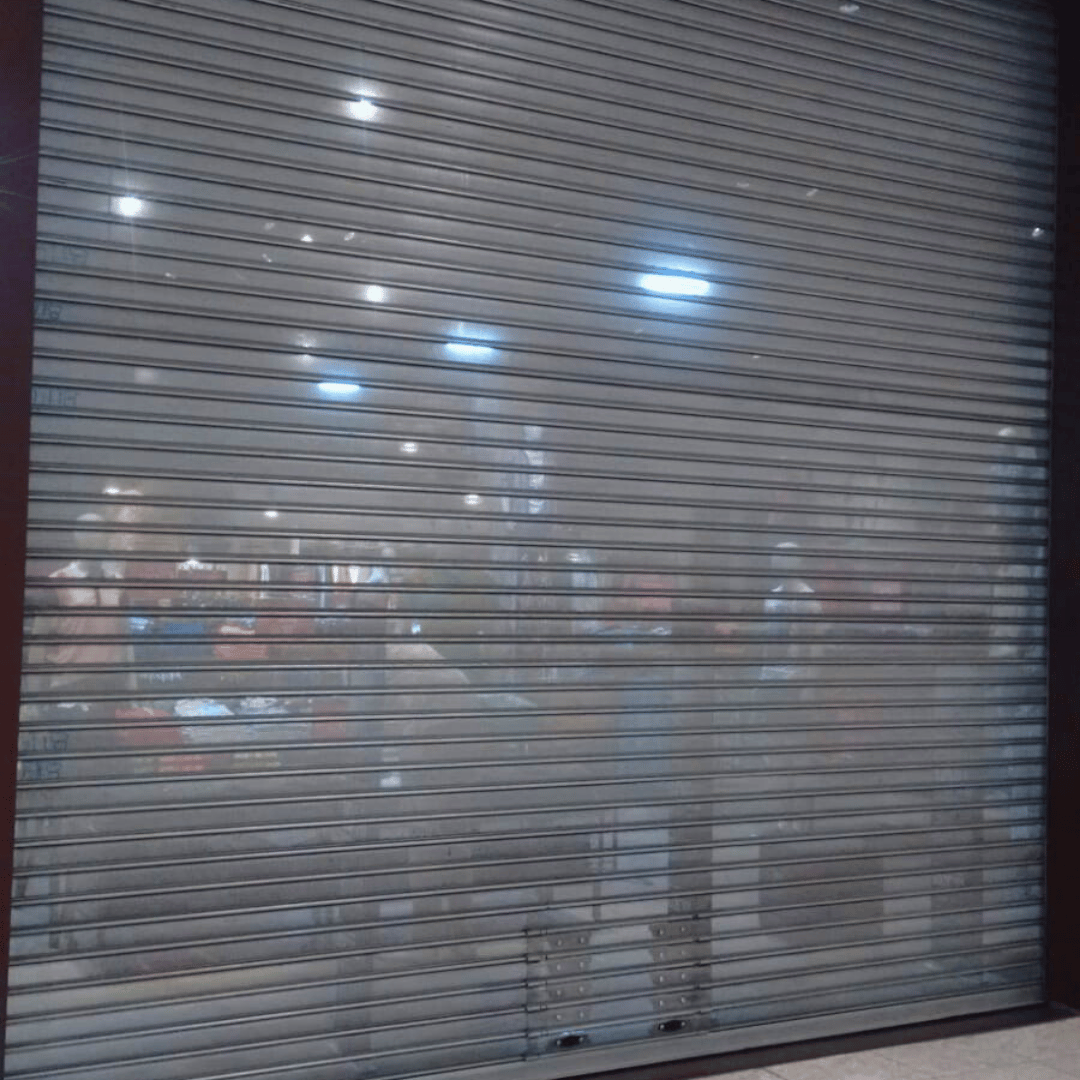Portas de Enrolar Sob Medida em SP: Padronização para Lojas, Galpões e Docas | EBPA