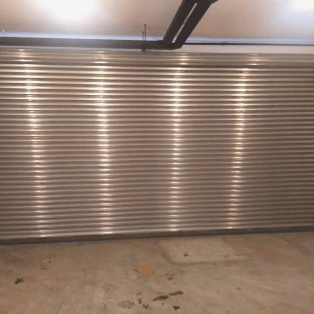 Porta de Aço para Fachada em SP: Segurança com Visual Profissional (Fechada ou Transvision) | EBPA